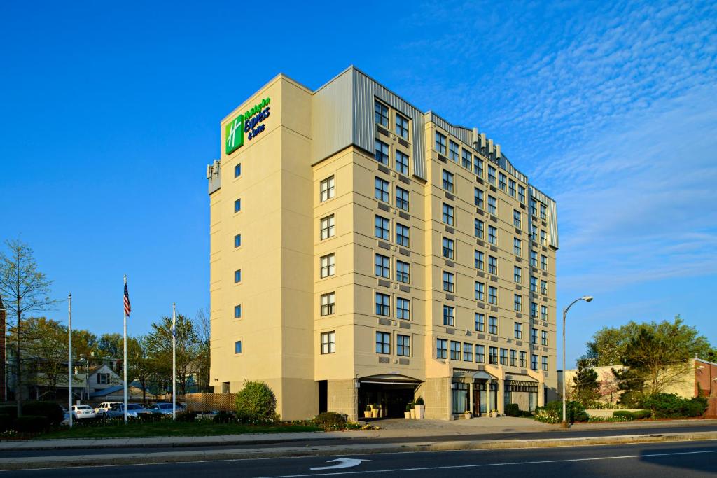 Holiday Inn Express & Suites Boston - Cambridge an IHG Hotel Main image 2